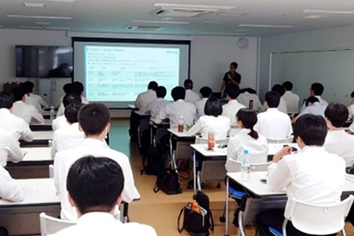 会社の基礎的な知識を学ぶ講話