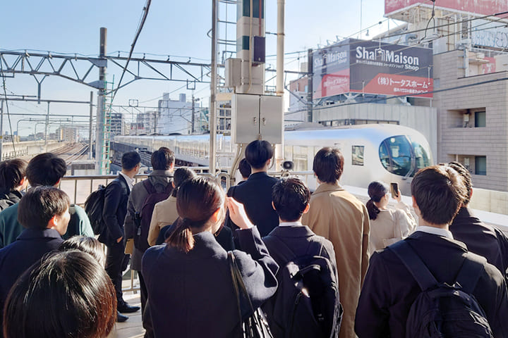 交通ネットワークや駅高架下利用の実例について視察