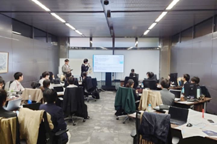 チームごとに真剣な議論と熱いプレゼン！