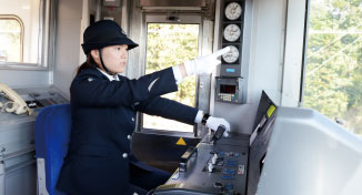 運転士の運転業務の様子