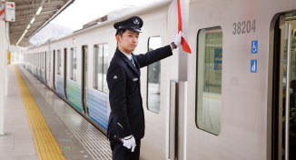 駅係員の乗降確認の様子